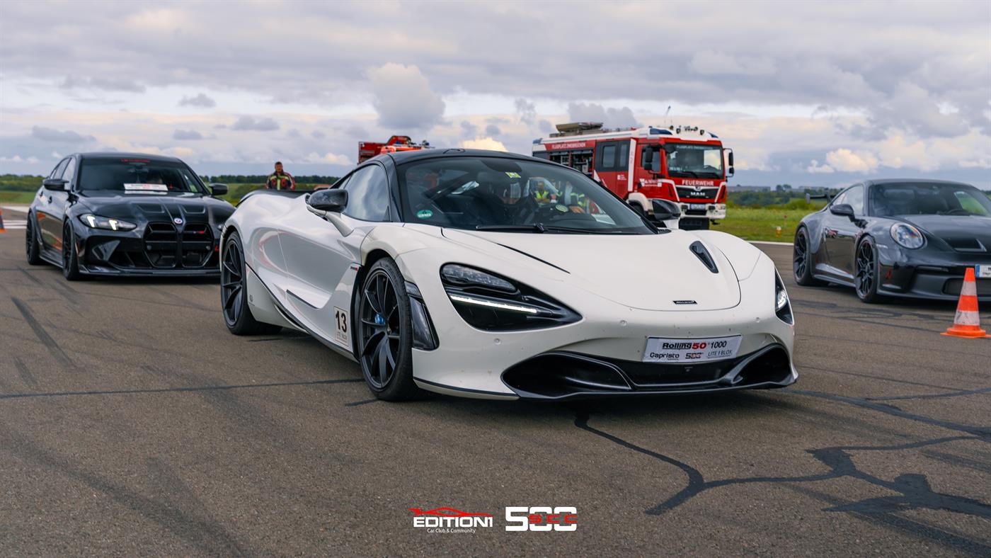 Weißer McLaren vor dem Feuerwehrfahrzeug am Flugplatz Zweibrücken